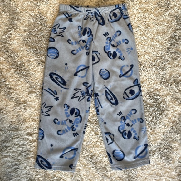 Carter’s space themed pajama set - Picture 3 of 4